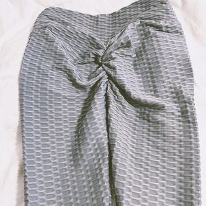 Scrunched bum leggings